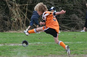 This kid has the worlds coolest kicking style, he just runs in flat out and kicks the footy 