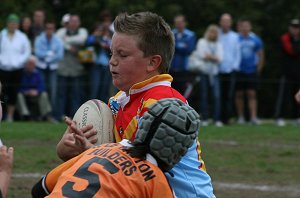 Harry McLennan smashes into the Tigers defence 