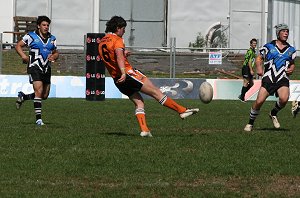 Yarrawarra Tigers kicks for field position 