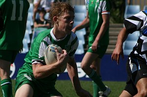 Gymea Player looking to get thru the ruck 