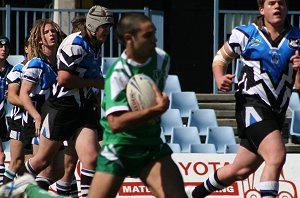 Gymea Gorilla's run the ball 