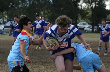 Bosco try to get through the De La defence 