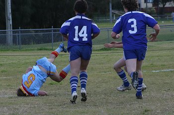  Andrew Montgomery, De La winger scoress on of his 4 tries in the second half 