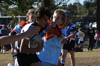 De La's Damiel Small tackles Sharks dangerman Rea Pittman ( Photo : ourfooty media)