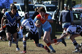 Johnnathan Spears runs at Cameron Paddy ( Photo : ourfooty media) 