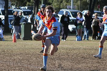 De La halfback Tommy McLennan runs 