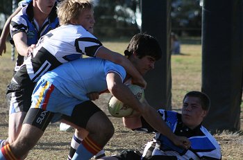 .. and powers over for De La's 1st try ( Photo : ourfooty media)