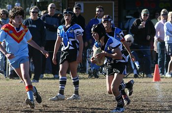 The Sharks attack ( Photo : ourfooty media)