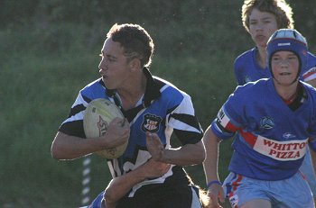 Stacey Morell brushes past teh Dragons defence 