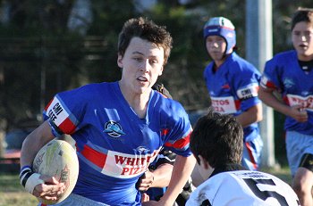 Engadine Dragons run the ball