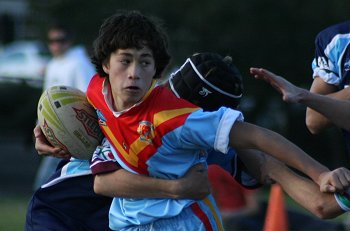 Jesse Fay looks for options (Photo : ourfooty media)