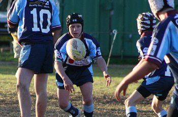 Cotls get the ball to thier backs (Photo : ourfooty media)