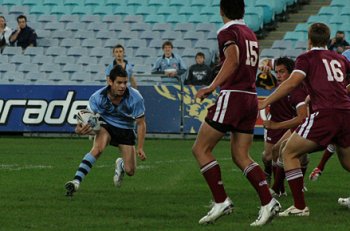 Adam Reynolds runs atthe QLD line 2007 nsw u17's vs qld u17's