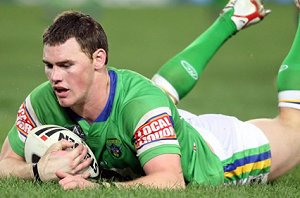 Joe Picker scores a diving try for the Canberra Raiders 