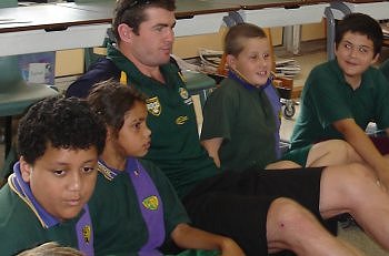 Andrew Ryan sits with the kids in class - ( photo : Kruger SS )