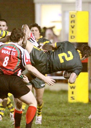 Royce Geoffery gets upended in a tackle (Photo : Ian LOVELL)