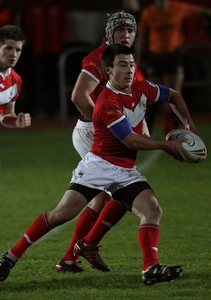 Connor Farrer readies to pass against Australia (Photo : Ian Lovell)