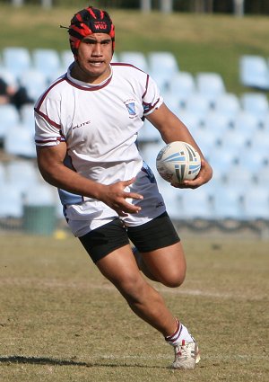 The Hills' Peni TEREPO charges up Shark Park (Photo : ourfootymedia)