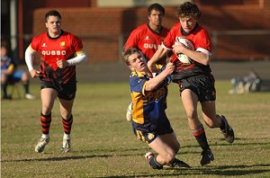 Maddison Thomas charges up the centre in the Astley Cup clash with Bathurst High. Maddison has a role to play for his team in today’s University Shield match against Sarah Redfern High