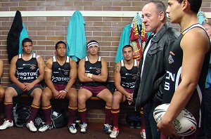 WestTigers head Coach talks to the Keebra Parks boys b4 their big game against Palm Beach Currumbin (Photo : kprl)